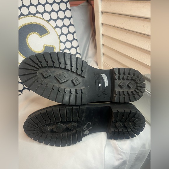 New TOMS Dakota Water-Resistant Chelsea Lug Booties - Picture 8 of 10